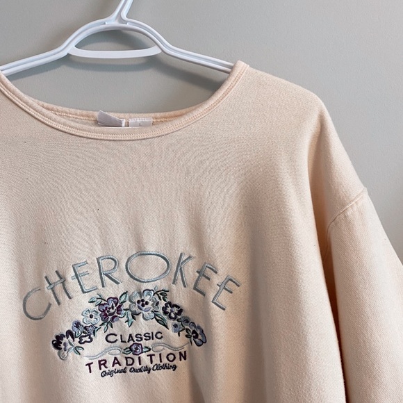 SOLD ❤️ Floral Sweater 🤩 - Picture 1 of 4